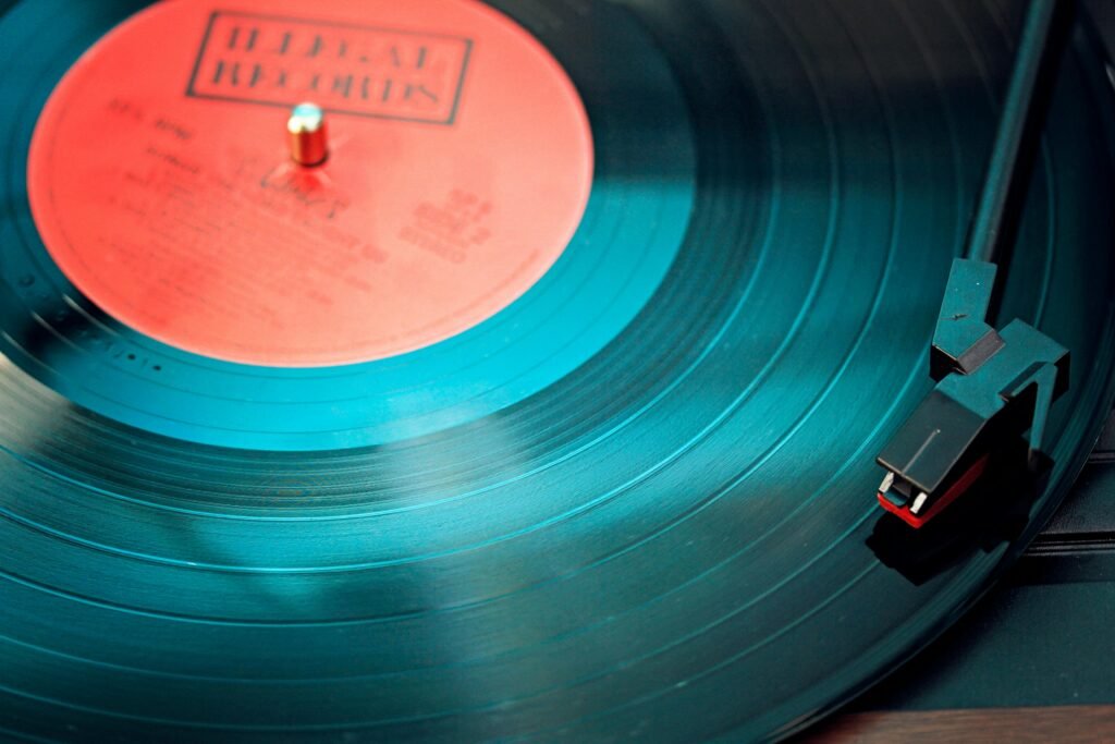 A blue vinyl record showcasing Suno AI, an innovative AI music creator transforming music composition and production.